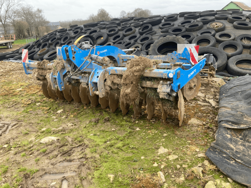 Rabe SUNBIRD, Gebrauchtmaschine, Baujahr: 2019 (Bild 1) Grubber des Typs Rabe SUNBIRD, Gebrauchtmaschine in CONDE SUR VIRE (Bild 1)