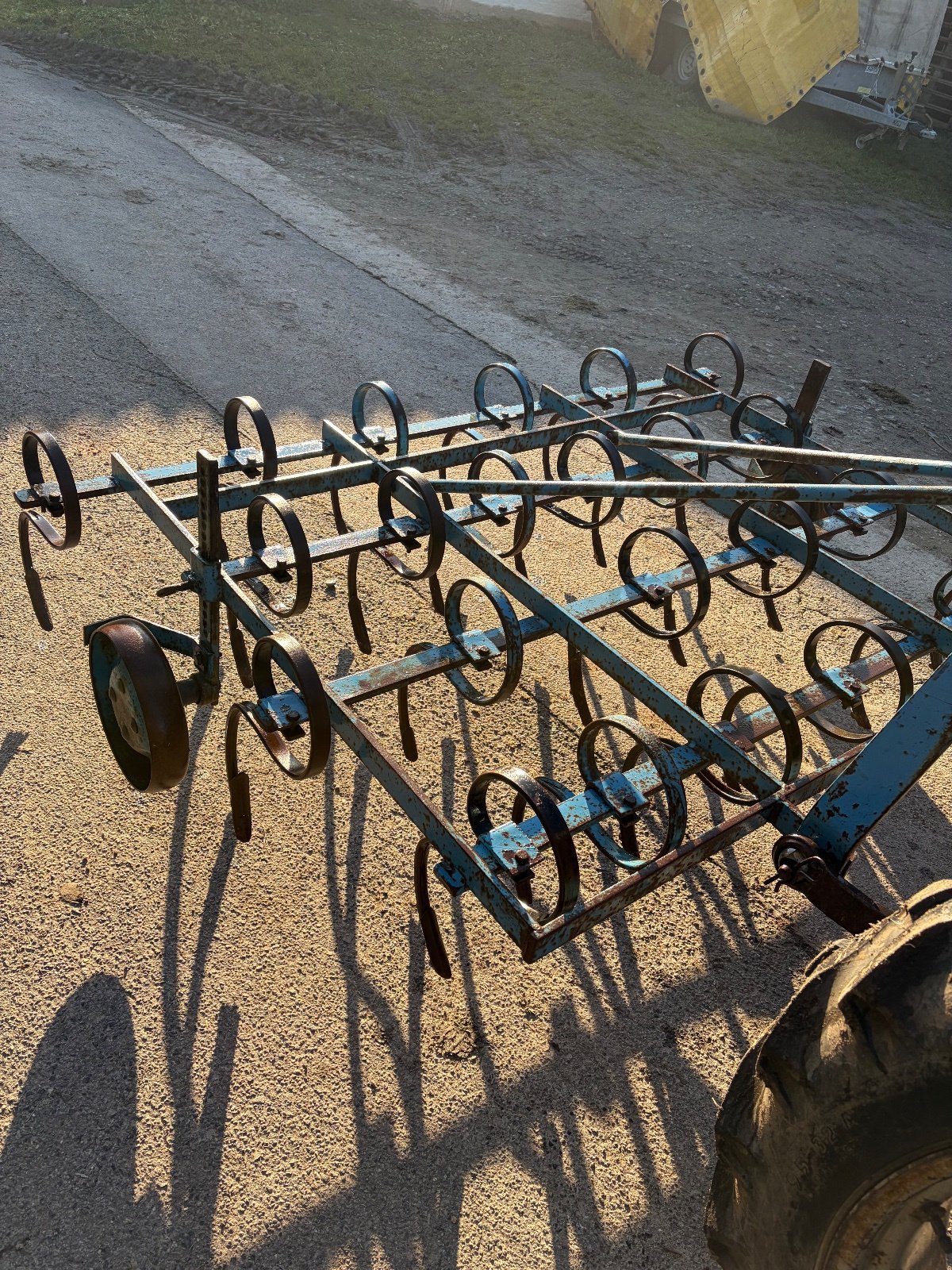Grubber типа Sonstige Federzinkengrubber, Gebrauchtmaschine в Burgbernheim OT Schwebheim (Фотография 3)