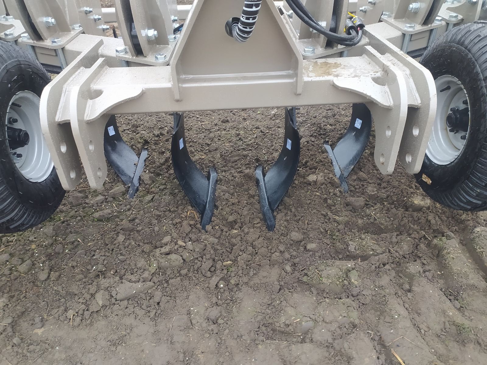 Grubber des Typs Sonstige Tiefenlockerer / subsoiler, Neumaschine in Michałowo (Bild 10)