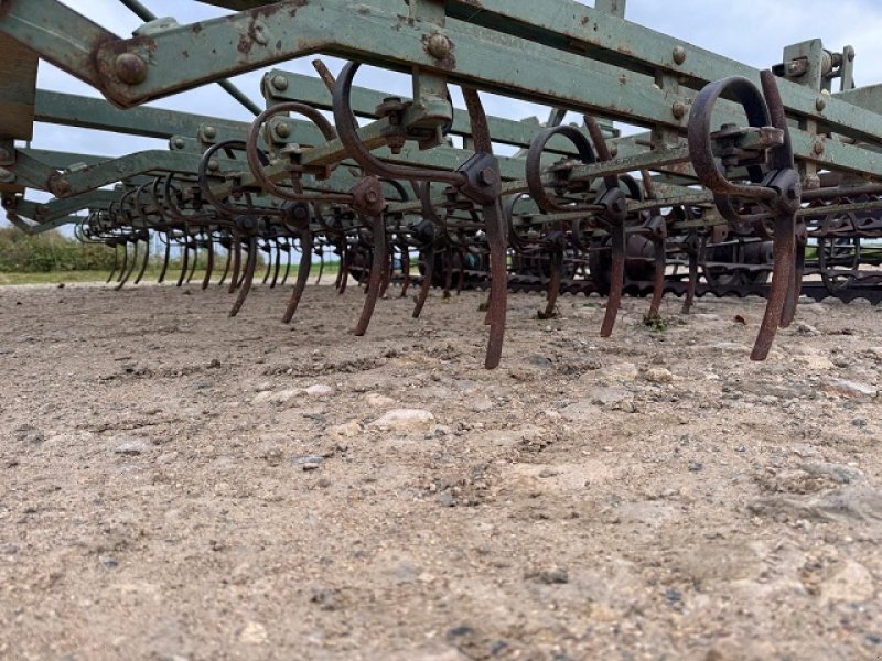 Grubber des Typs Sonstige VIBRO 6M, Gebrauchtmaschine in PITHIVIERS Cedex (Bild 9)