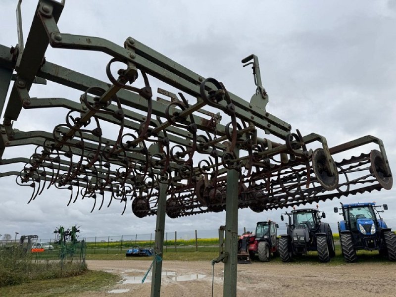 Grubber des Typs Sonstige VIBRO 6M, Gebrauchtmaschine in PITHIVIERS Cedex (Bild 8)