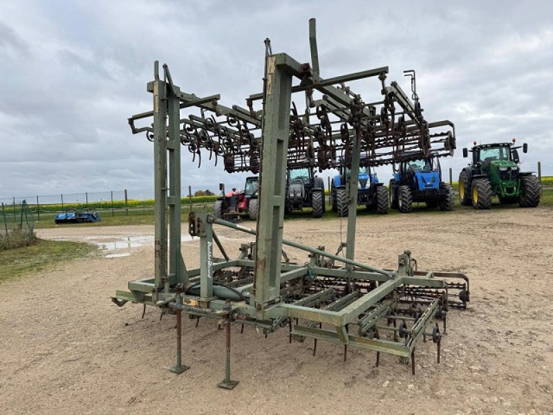 Grubber des Typs Sonstige VIBRO 6M, Gebrauchtmaschine in PITHIVIERS Cedex (Bild 1)