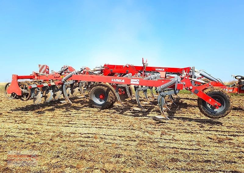 Grubber des Typs Unia Cross HP 6 vierbalkiger Flügelschargrubber Doppel U-Walze Auslösekraft 560kg, Neumaschine in Ostheim/Rhön (Bild 1)