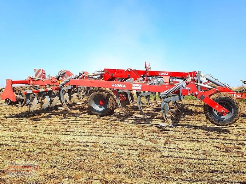 Grubber des Typs Unia Cross HP 6 vierbalkiger Flügelschargrubber Doppel U-Walze Auslösekraft 560kg, Neumaschine in Ostheim/Rhön (Bild 1)