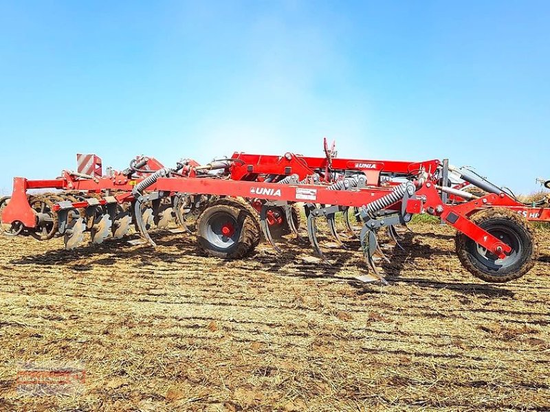 Grubber des Typs Unia Cross HP 6 vierbalkiger Flügelschargrubber Doppel U-Walze Auslösekraft 600 kg, Neumaschine in Ostheim/Rhön (Bild 1)
