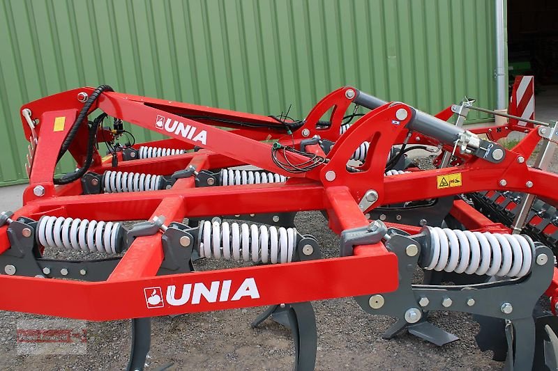 Grubber des Typs Unia Cross II dreibalkiger Flügelschargrubber 3m 600kg Auslösekraft, Neumaschine in Ostheim/Rhön (Bild 9)
