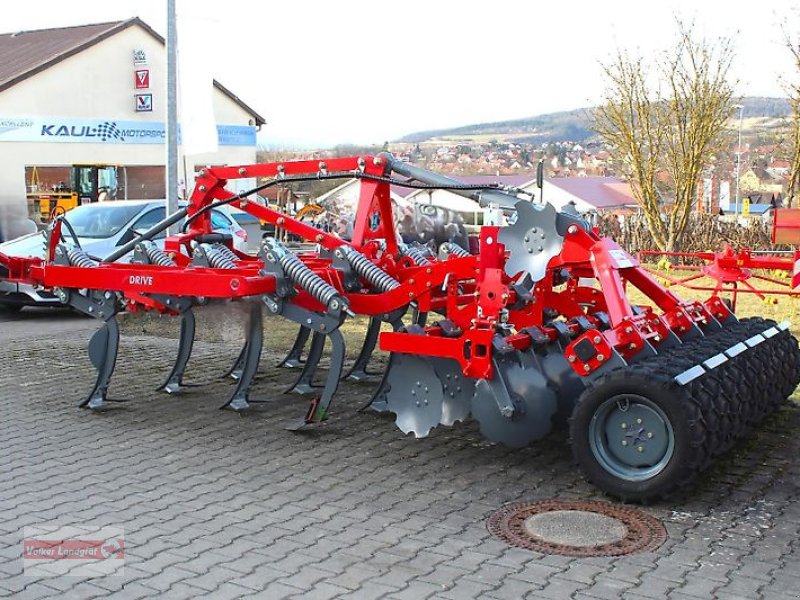 Grubber des Typs Unia Cross S dreibalkiger Flügelschargrubber 3m Auslösekraft 560kg Reifenpacker Walze, Neumaschine in Ostheim/Rhön (Bild 1)
