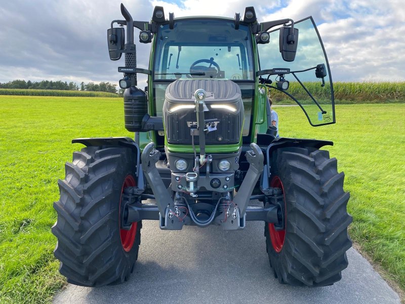 Grünlandtraktor van het type Fendt 208 Vario, Neumaschine in Oberzent (Foto 1)