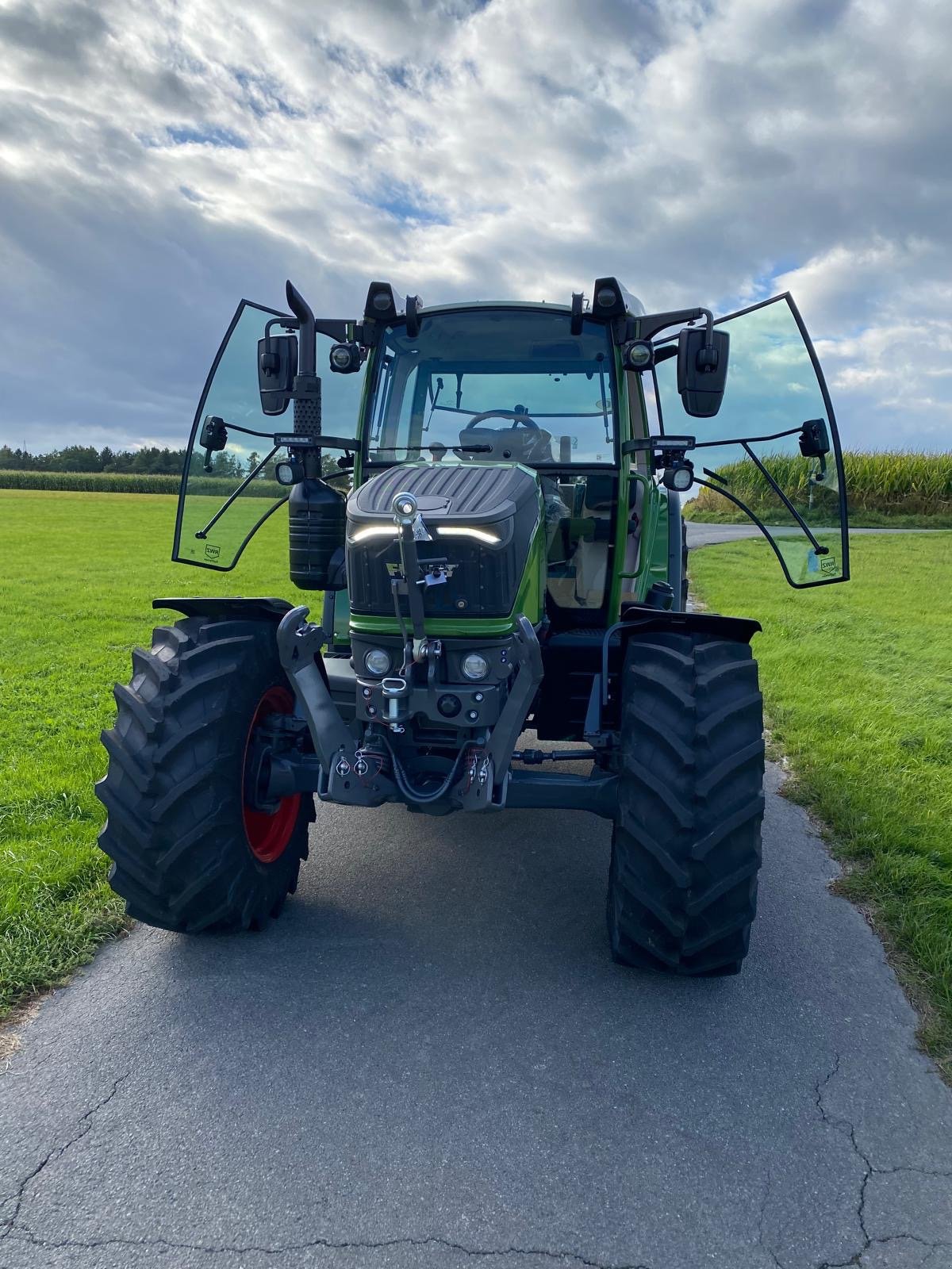 Grünlandtraktor du type Fendt 208 Vario, Neumaschine en Oberzent (Photo 3)