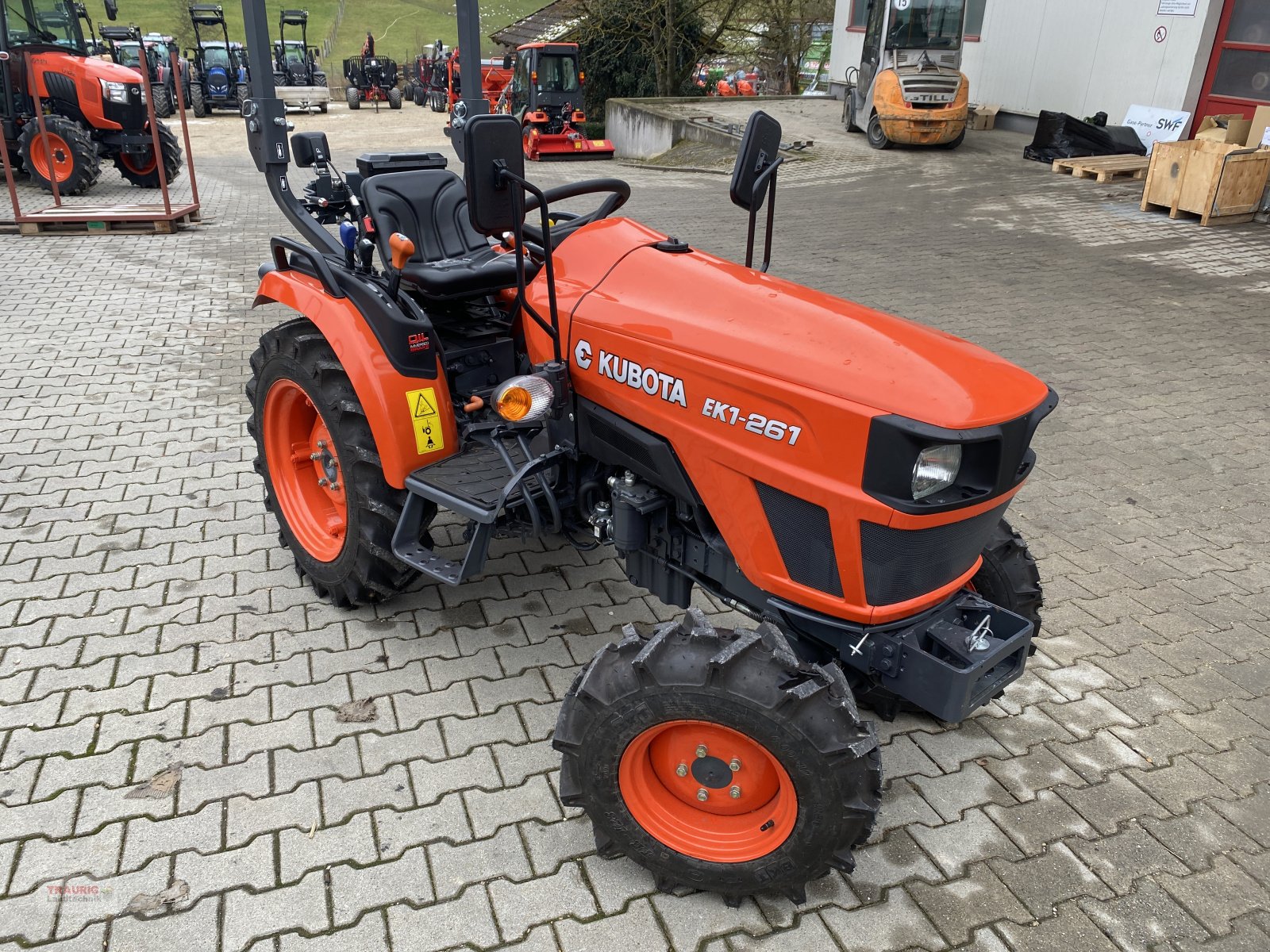 Grünlandtraktor des Typs Kubota EK1-261, Neumaschine in Mainburg/Wambach (Bild 3)