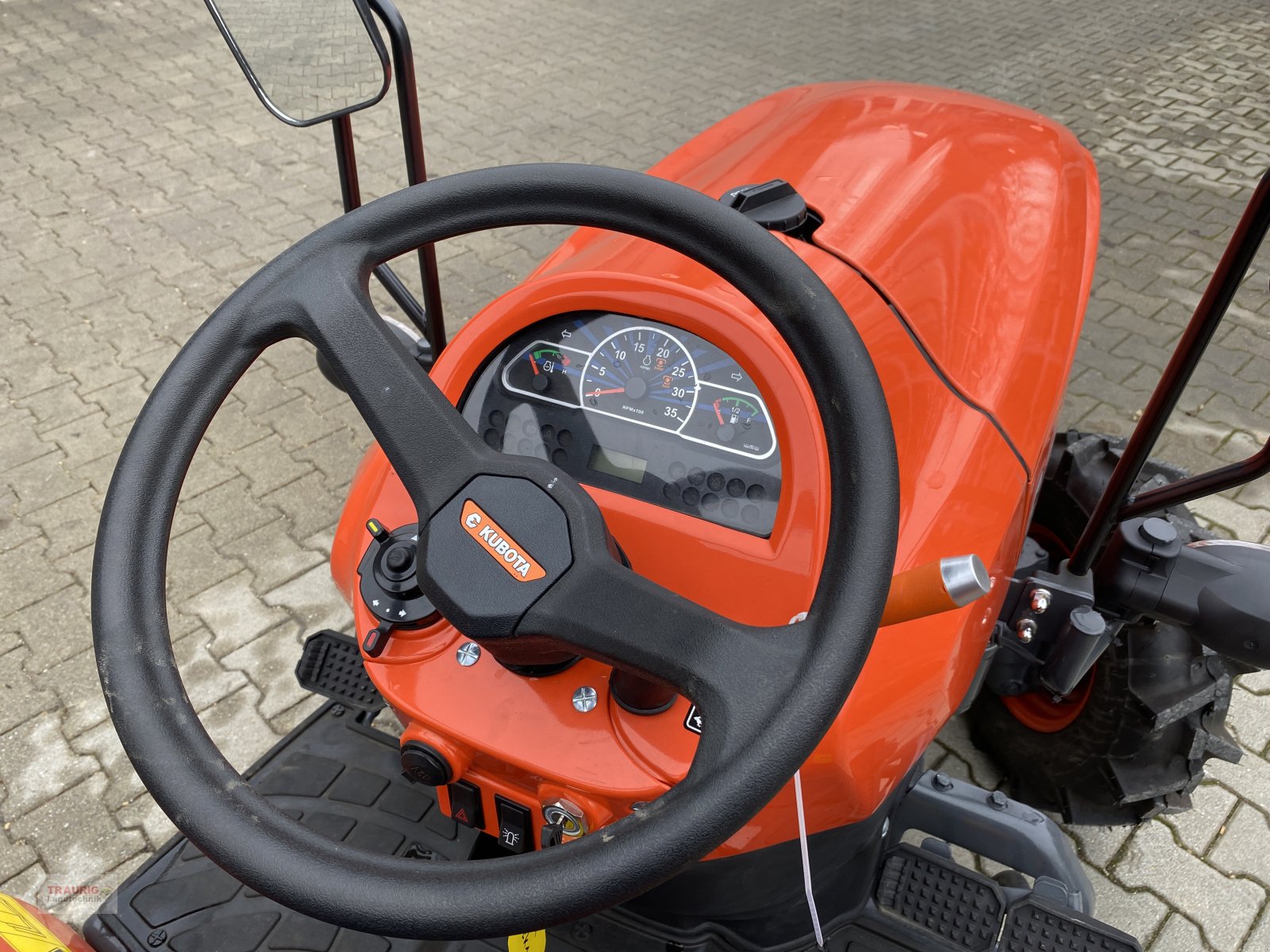 Grünlandtraktor of the type Kubota EK1-261, Neumaschine in Mainburg/Wambach (Picture 7)