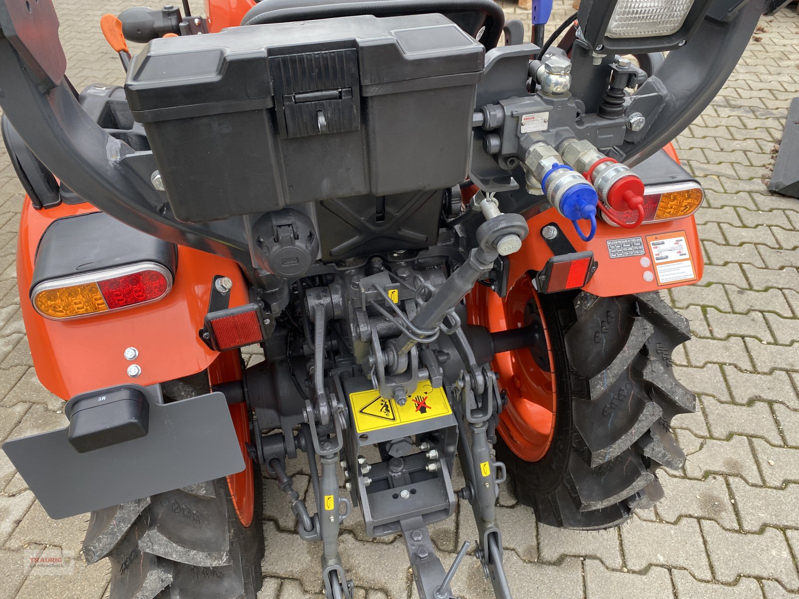 Grünlandtraktor des Typs Kubota EK1-261, Neumaschine in Mainburg/Wambach (Bild 9)
