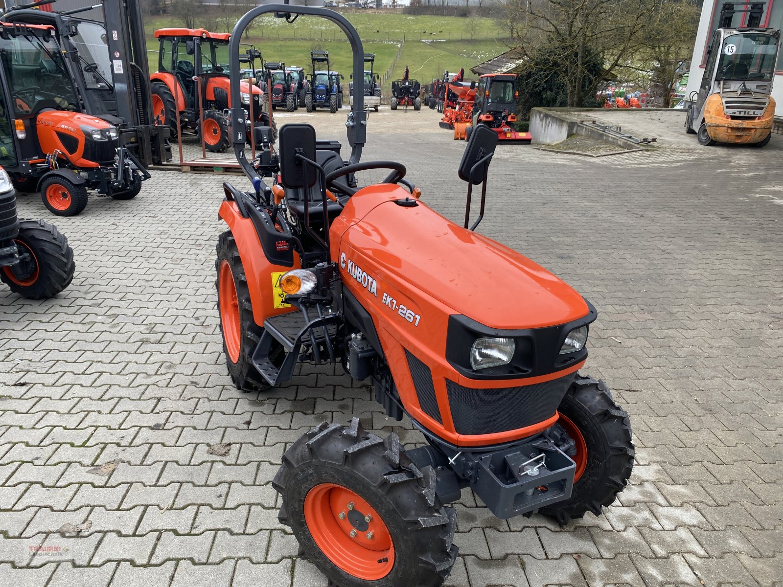 Grünlandtraktor des Typs Kubota EK1-261, Neumaschine in Mainburg/Wambach (Bild 11)
