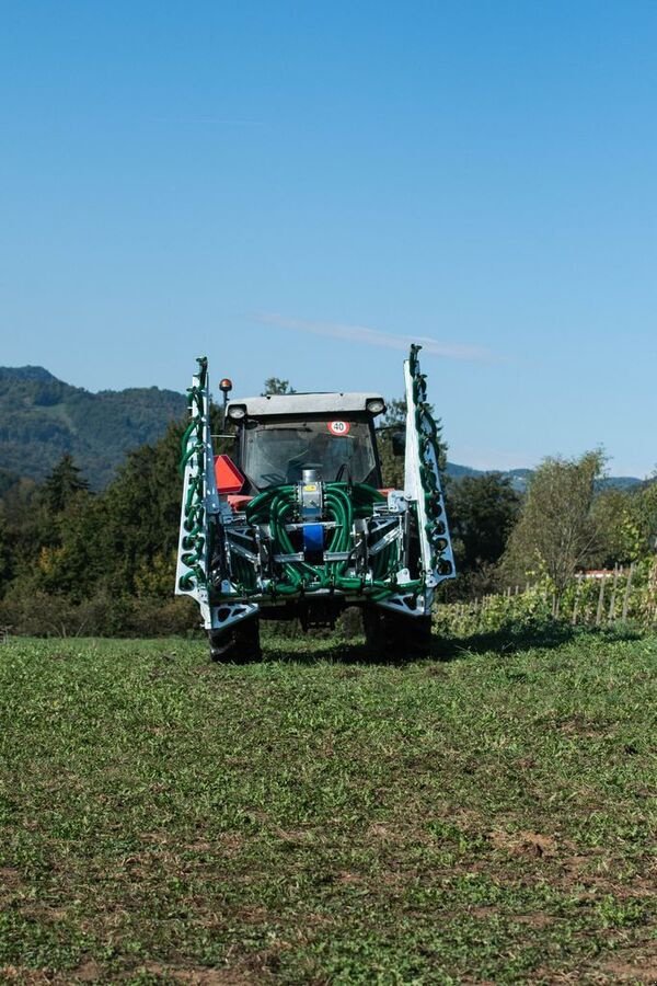 Gülleeinarbeitungstechnik des Typs BETEC Gülleverteiler / slurry injector, Neumaschine in Michałowo (Bild 3)