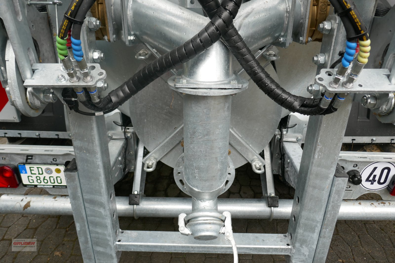 Gülleeinarbeitungstechnik of the type Fliegl Schleppschuhverteiler SKATE 120 mit Twin-Düsen, Neumaschine in Dorfen (Picture 4)