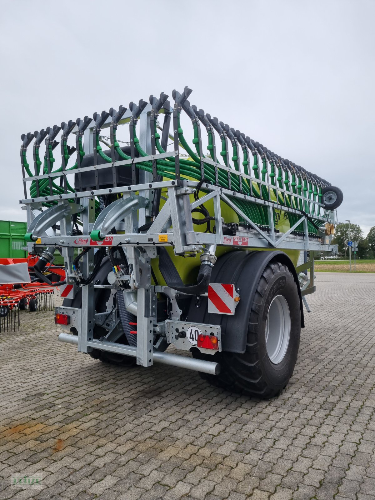 Gülleeinarbeitungstechnik des Typs Fliegl Skate 120, Neumaschine in Bruckmühl (Bild 1)