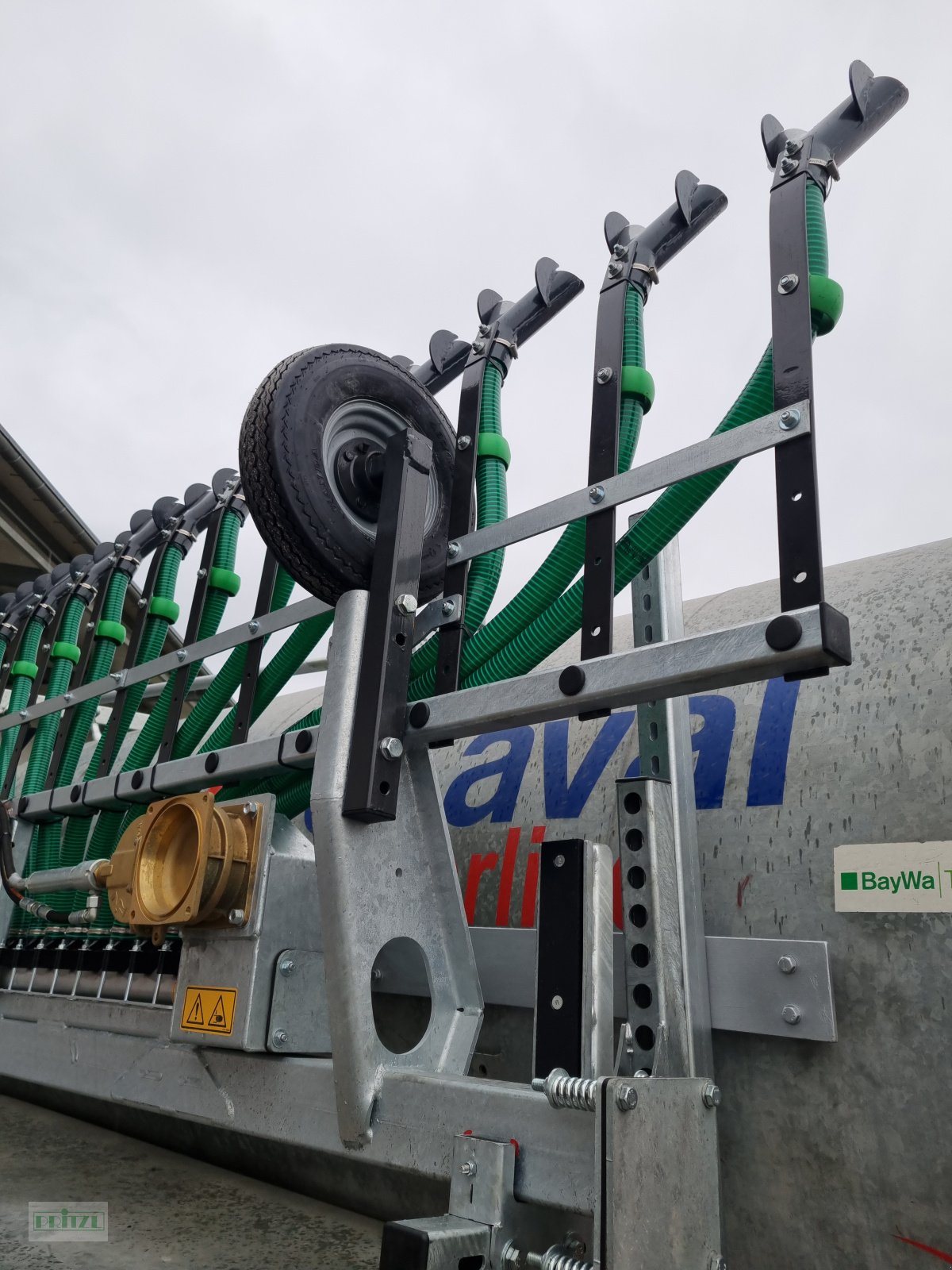 Gülleeinarbeitungstechnik des Typs Fliegl Skate 120, Neumaschine in Bruckmühl (Bild 2)