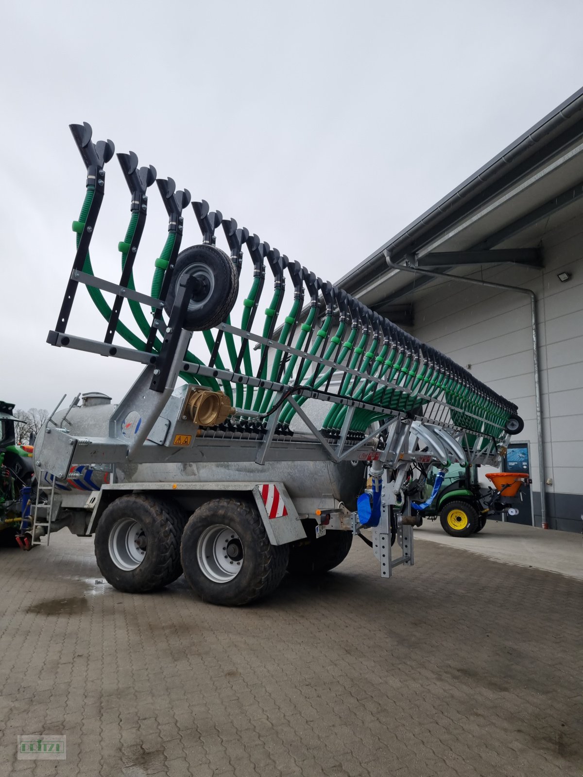 Gülleeinarbeitungstechnik des Typs Fliegl Skate 120, Neumaschine in Bruckmühl (Bild 4)