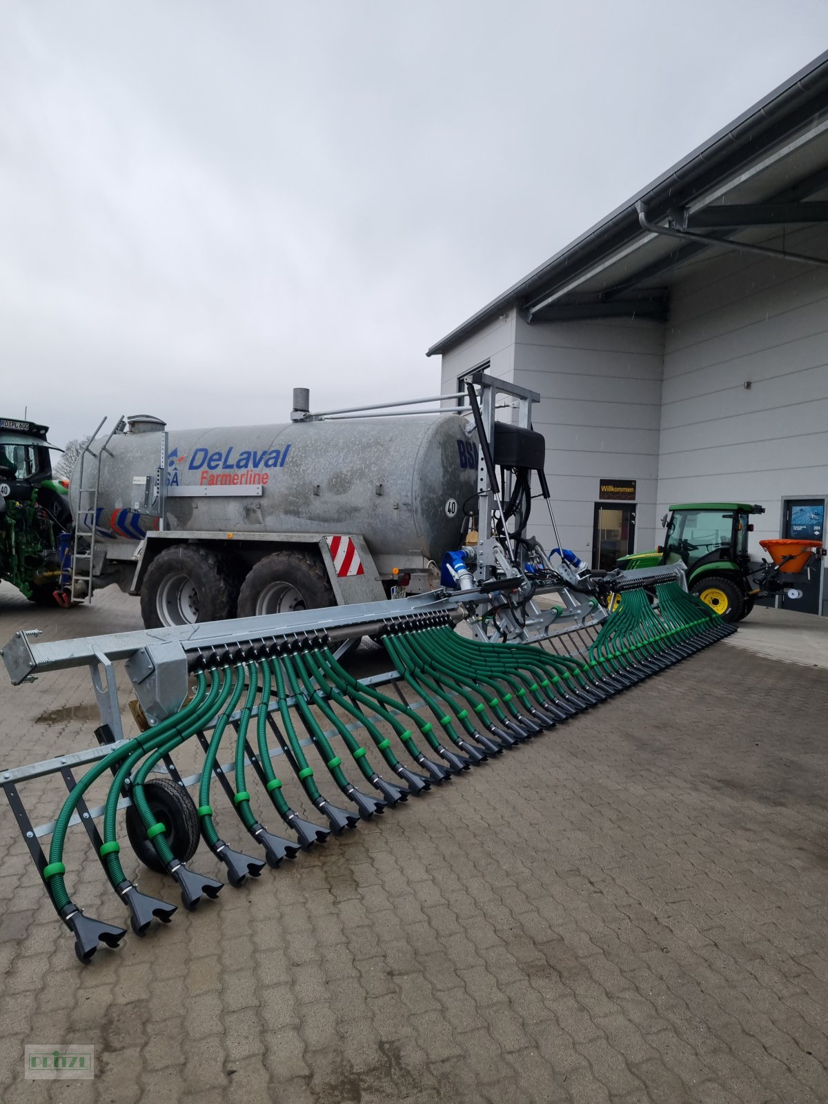 Gülleeinarbeitungstechnik des Typs Fliegl Skate 120, Neumaschine in Bruckmühl (Bild 5)