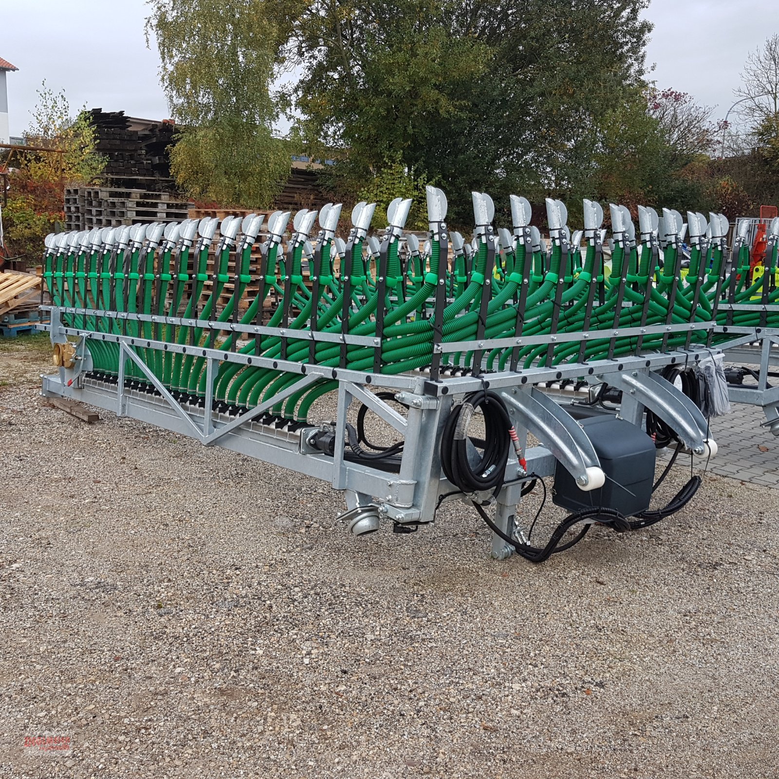 Gülleeinarbeitungstechnik des Typs Fliegl Skate 120, Neumaschine in Rottenburg a.d. Laaber (Bild 2)