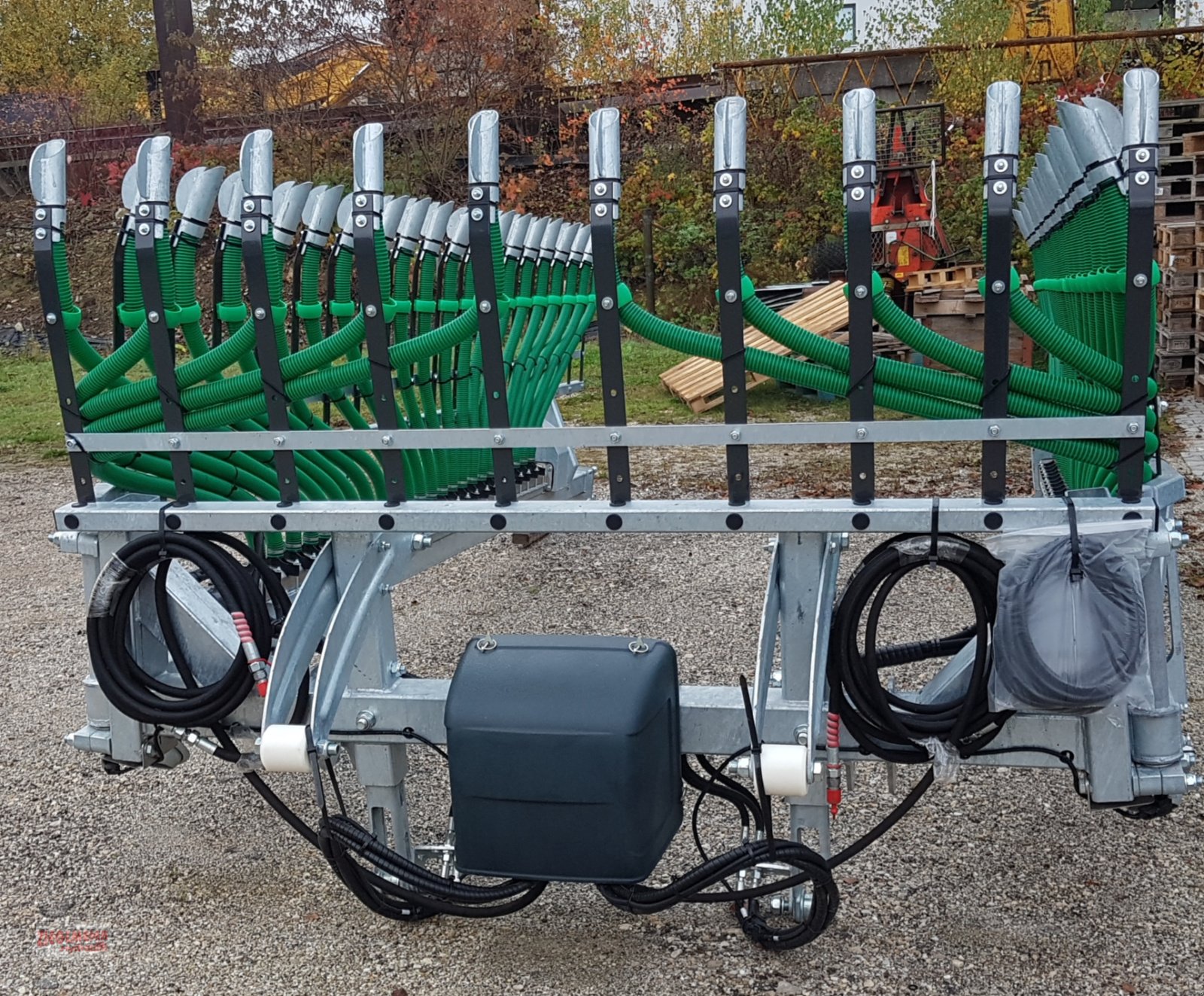 Gülleeinarbeitungstechnik des Typs Fliegl Skate 120, Neumaschine in Rottenburg a.d. Laaber (Bild 5)