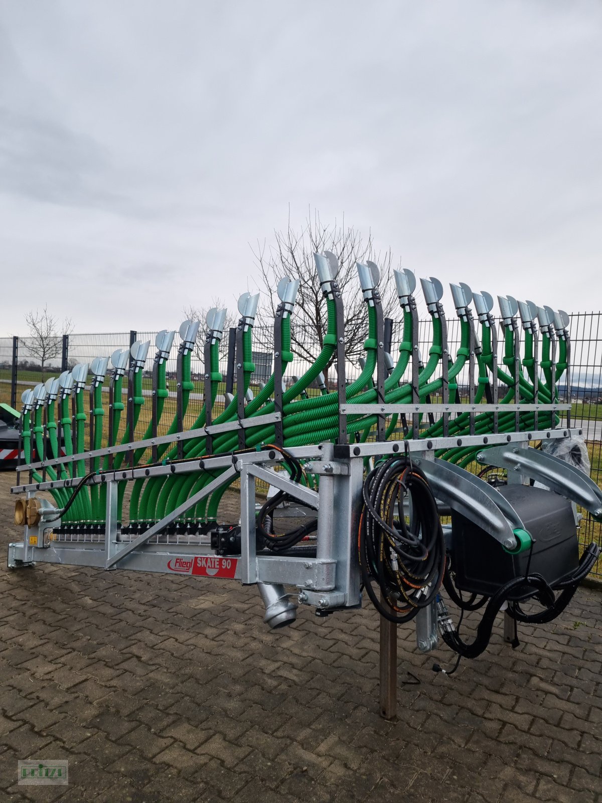 Gülleeinarbeitungstechnik des Typs Fliegl Skate 90, Neumaschine in Bruckmühl (Bild 2)