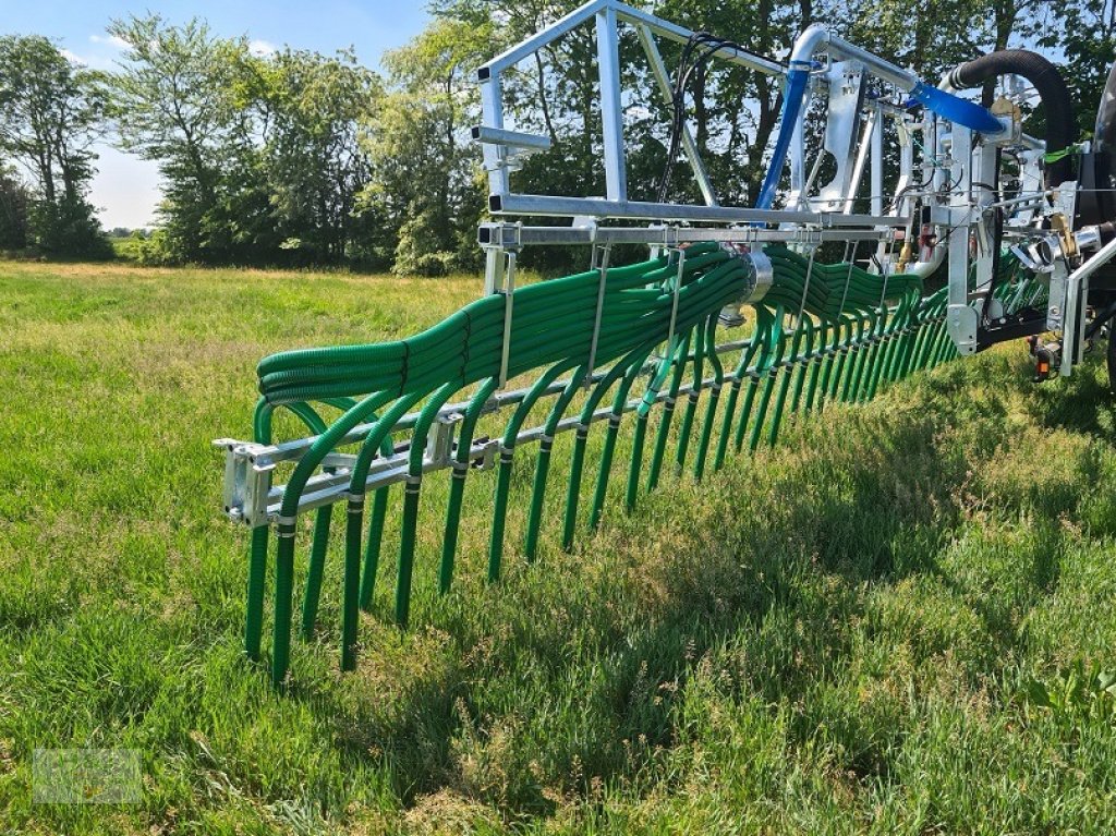 Gülleeinarbeitungstechnik des Typs H&J Agrartechnik Schleppschlauch-Schleppschuh, Neumaschine in Lindern (Bild 18)