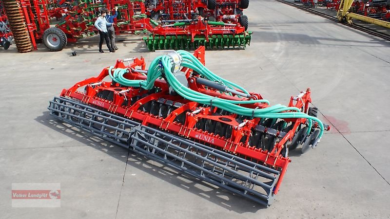 Güllescheibenegge of the type Unia Ares XLA H6 Güllescheibenegge 6m Vogelsang EasyCut 24 Verteiler, Neumaschine in Ostheim/Rhön (Picture 16)