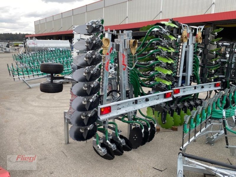 Gülleschlitzgerät des Typs Fliegl SSG 60, Neumaschine in Mühldorf (Bild 2)