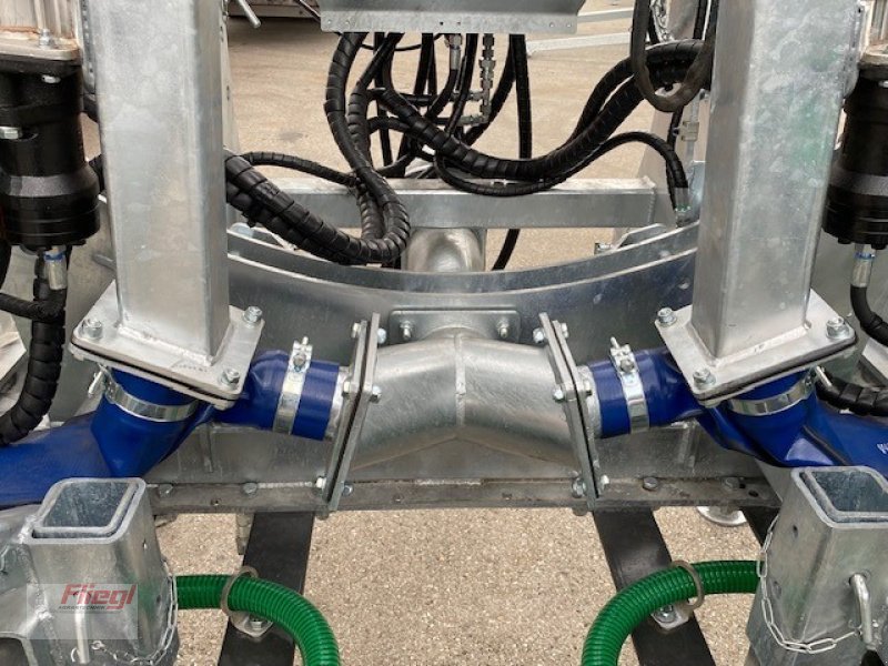 Gülleschlitzgerät des Typs Fliegl SSG 60, Neumaschine in Mühldorf (Bild 3)