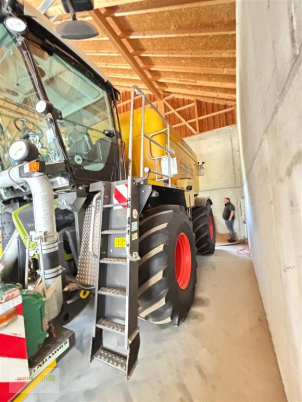 Gülleselbstfahrer van het type CLAAS Xerion 3300 Saddle Trac + Väderstad Carrier 525 XT, Gebrauchtmaschine in Töging am Inn (Foto 2)
