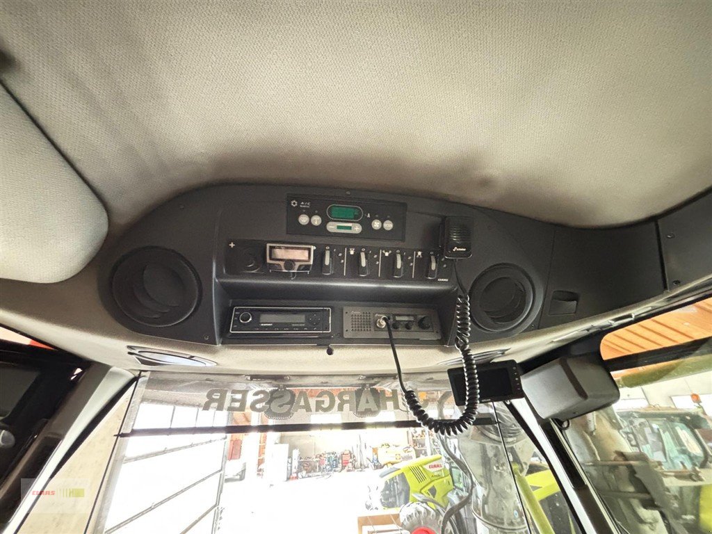 Gülleselbstfahrer van het type CLAAS Xerion 3300 Saddle Trac + Väderstad Carrier 525 XT, Gebrauchtmaschine in Töging am Inn (Foto 9)