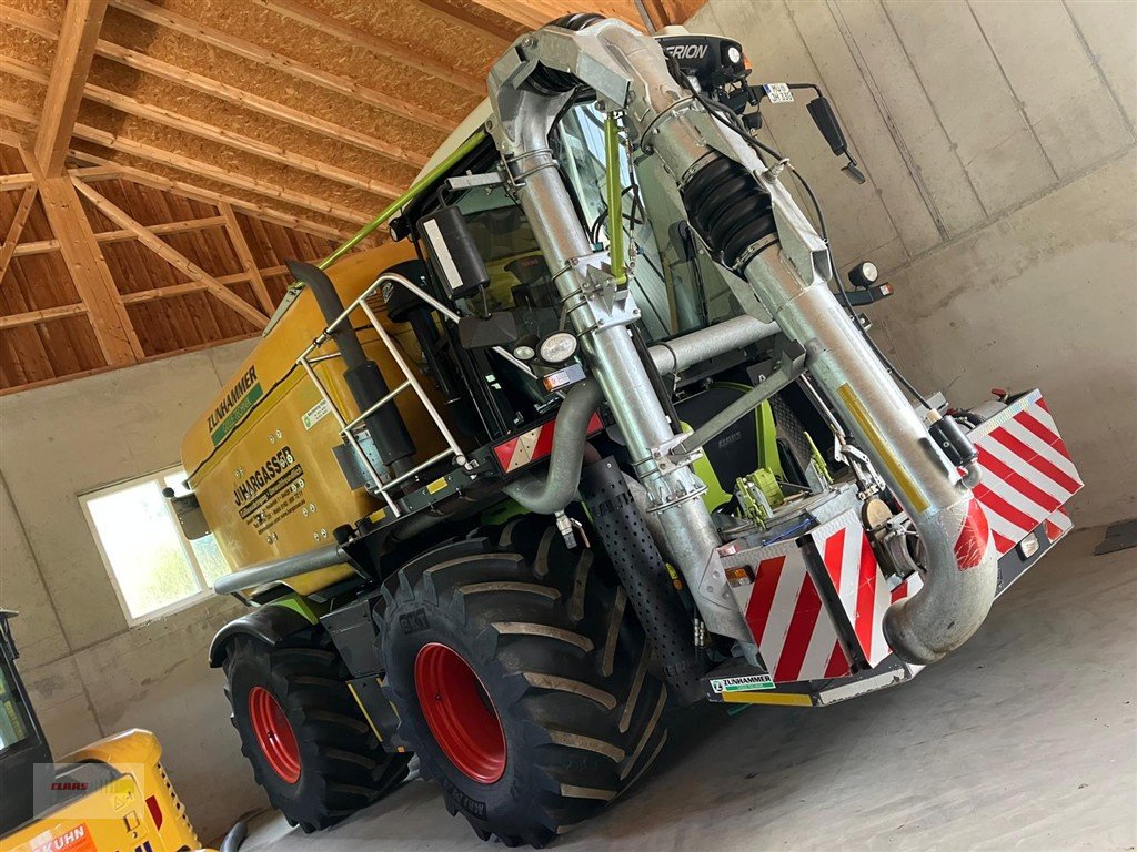 Gülleselbstfahrer van het type CLAAS Xerion 3300 Saddle Trac + Väderstad Carrier 525 XT, Gebrauchtmaschine in Töging am Inn (Foto 15)