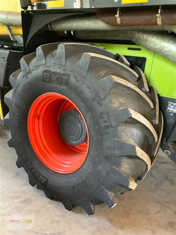 Gülleselbstfahrer van het type CLAAS Xerion 3300 Saddle Trac + Väderstad Carrier 525 XT, Gebrauchtmaschine in Töging am Inn (Foto 18)