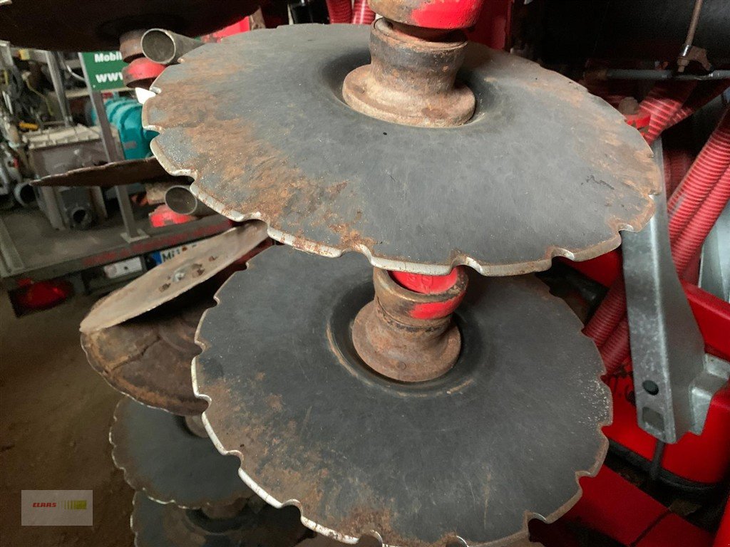 Gülleselbstfahrer van het type CLAAS Xerion 3300 Saddle Trac + Väderstad Carrier 525 XT, Gebrauchtmaschine in Töging am Inn (Foto 24)