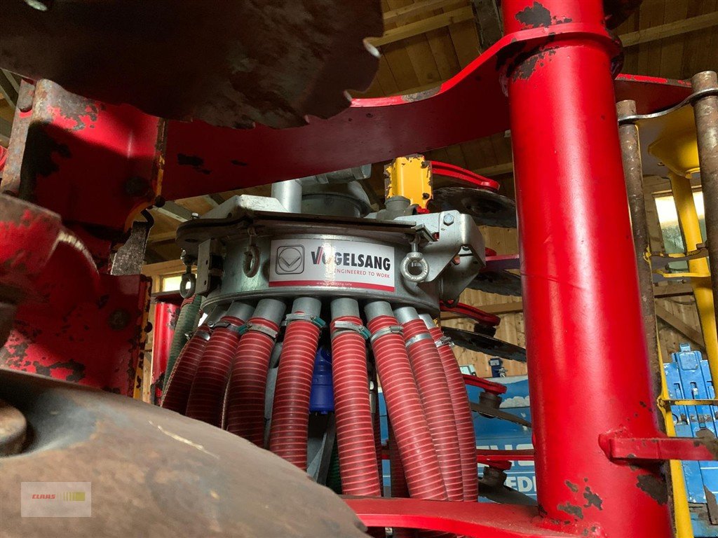 Gülleselbstfahrer van het type CLAAS Xerion 3300 Saddle Trac + Väderstad Carrier 525 XT, Gebrauchtmaschine in Töging am Inn (Foto 26)