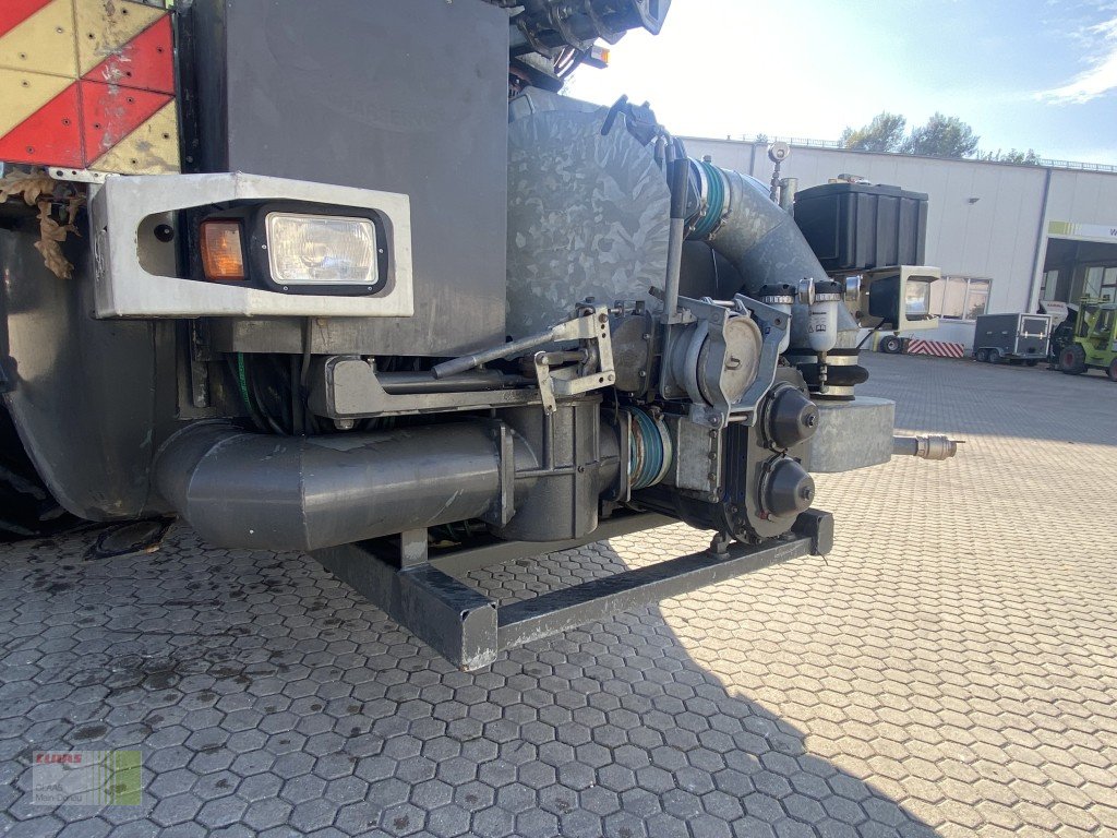 Gülleselbstfahrer des Typs CLAAS Xerion 3800 TRAC VC mit Gülleaufbau SGT, Gebrauchtmaschine in Vohburg (Bild 8)