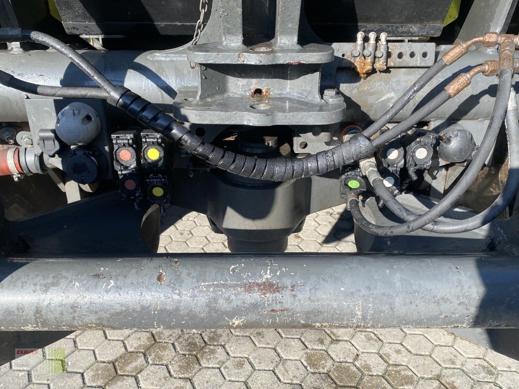 Gülleselbstfahrer des Typs CLAAS Xerion 3800 TRAC VC mit Gülleaufbau SGT, Gebrauchtmaschine in Vohburg (Bild 9)