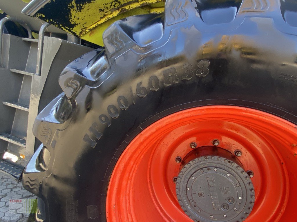 Gülleselbstfahrer des Typs CLAAS Xerion 3800 TRAC VC mit Gülleaufbau SGT, Gebrauchtmaschine in Vohburg (Bild 15)