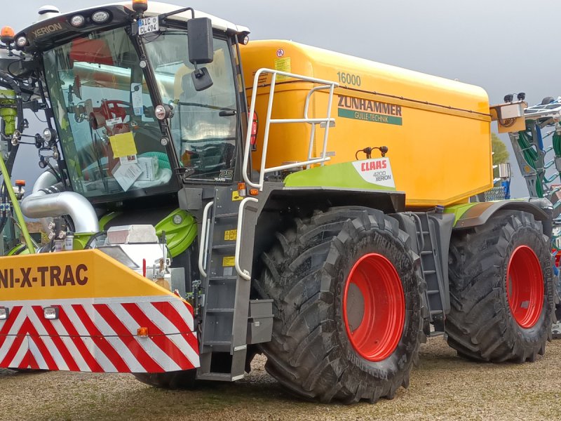 Gülleselbstfahrer of the type CLAAS Xerion 4200 ST, Gebrauchtmaschine in Hollenbach (Picture 1)