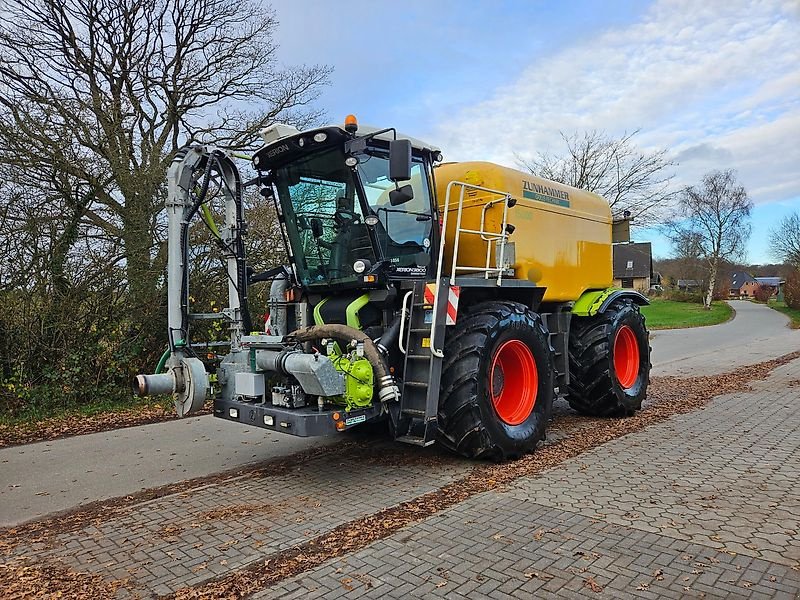 Gülleselbstfahrer des Typs CLAAS Xerion Saddle Trac 3800 mit 15cbm Güllefass, Gebrauchtmaschine in Honigsee (Bild 1)