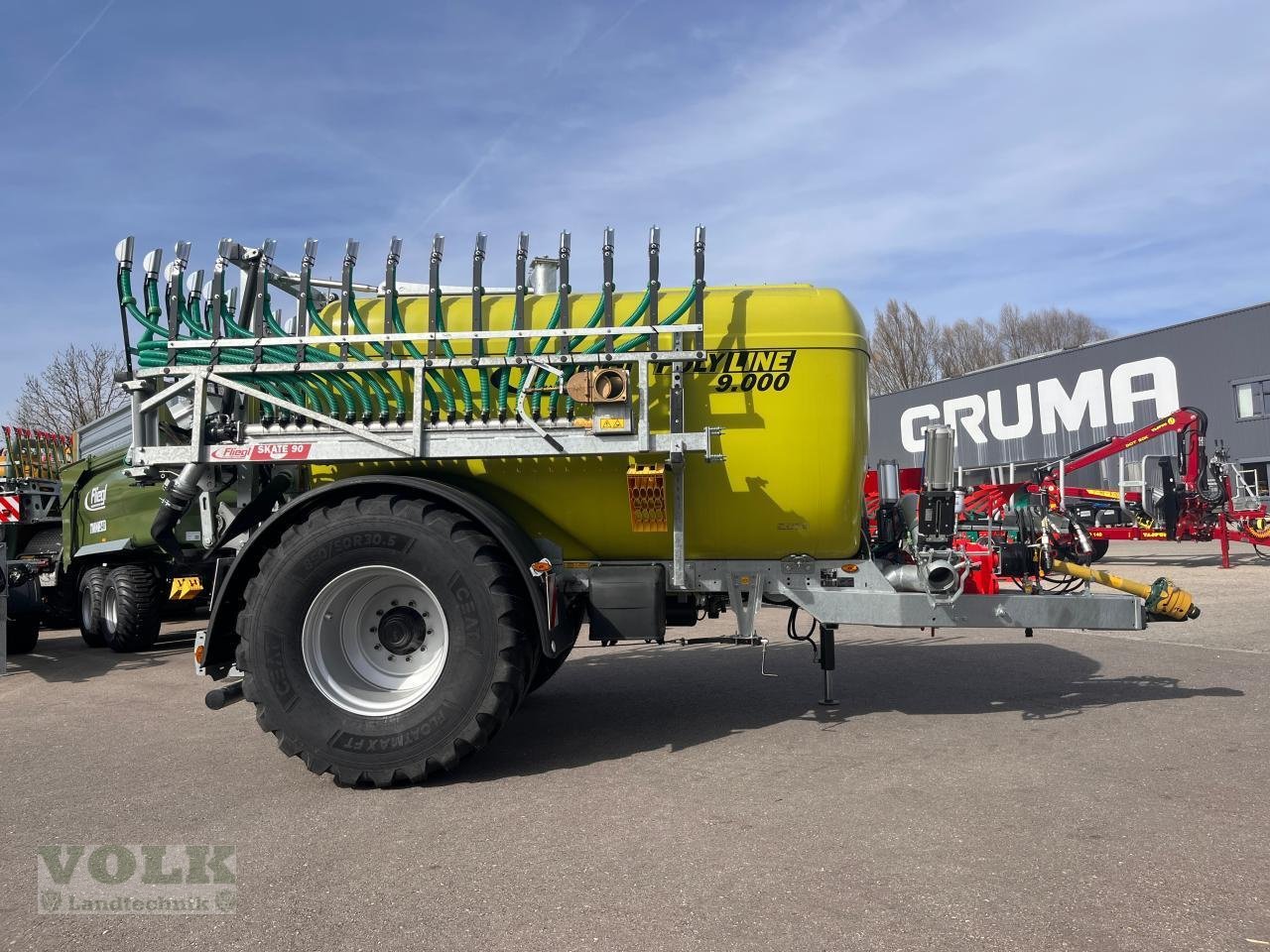Gülleselbstfahrer of the type Fliegl PFW 9000 POLY Line Einachs, Neumaschine in Friedberg-Derching (Picture 4)