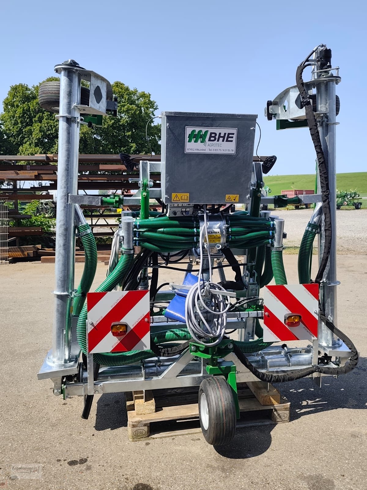Gülleverteiltechnik of the type BHE Agrotec GmbH Rohrverteiler Typ 650/750, Neumaschine in Altusried-Kimratshofen (Picture 1)