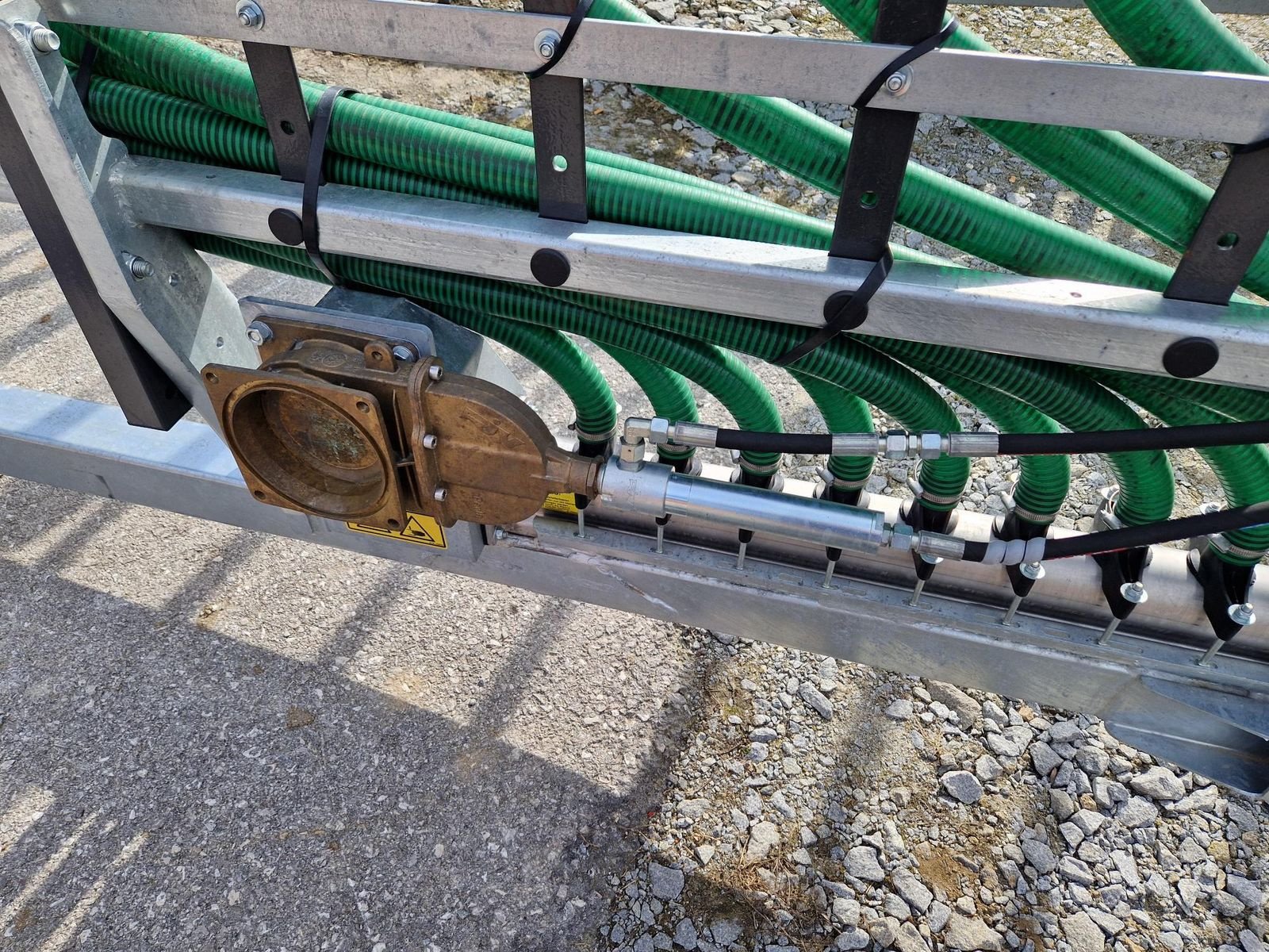 Gülleverteiltechnik des Typs Fliegl SKATE 150, Vorführmaschine in Grünbach (Bild 2)