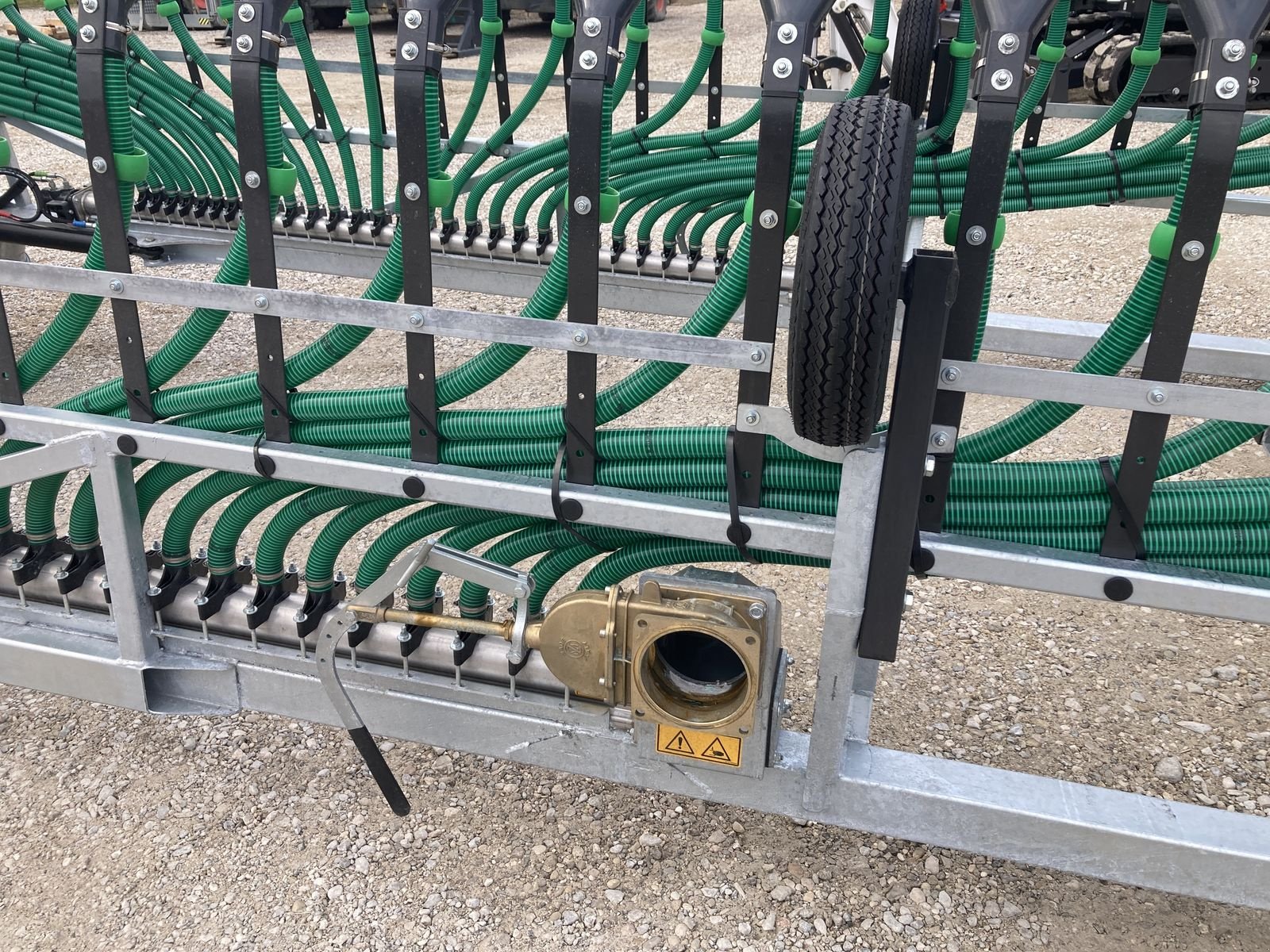 Gülleverteiltechnik of the type Fliegl SKATE 150, Neumaschine in Wallern (Picture 10)