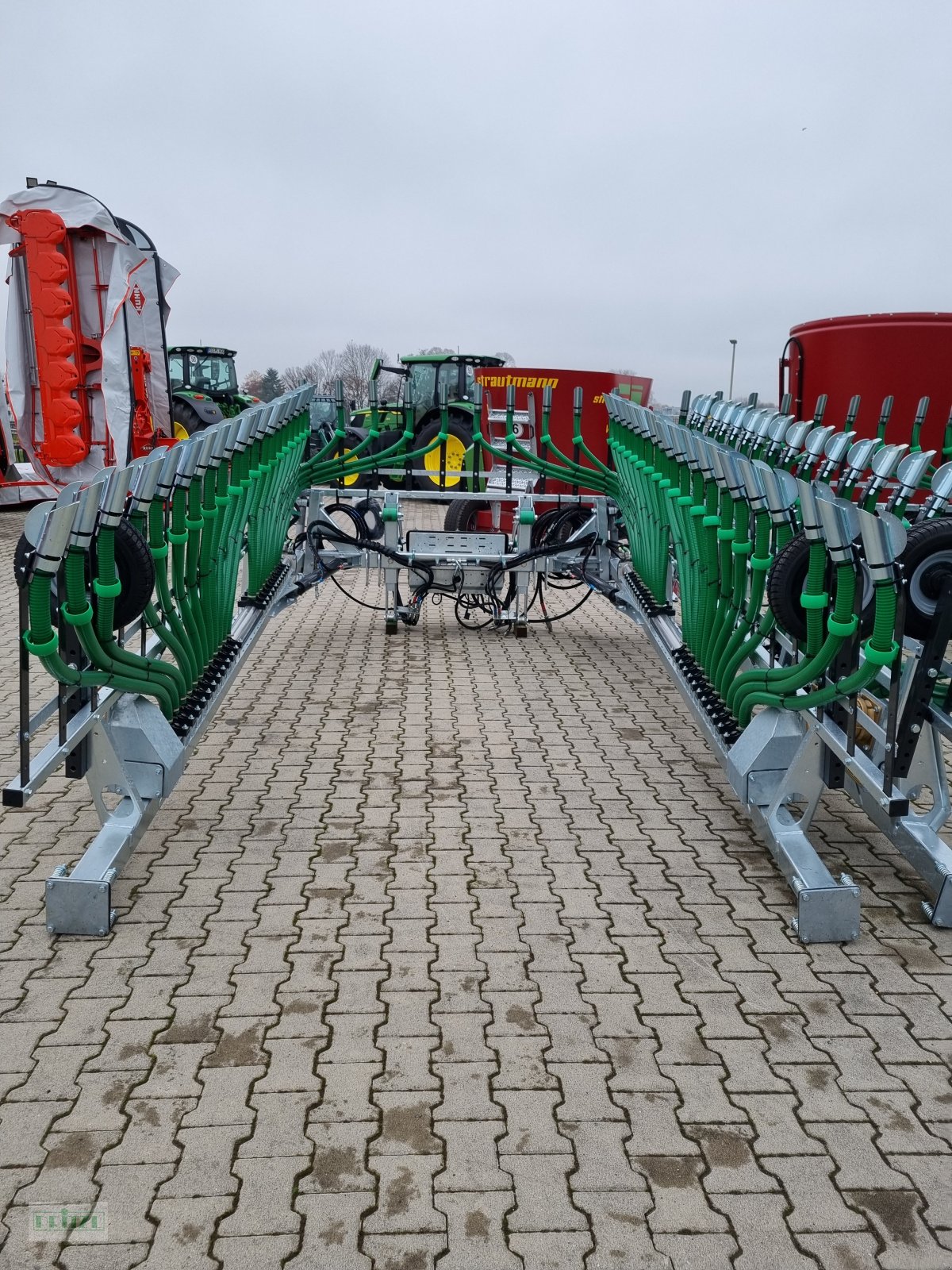 Gülleverteiltechnik of the type Fliegl Skate 150, Neumaschine in Bruckmühl (Picture 1)