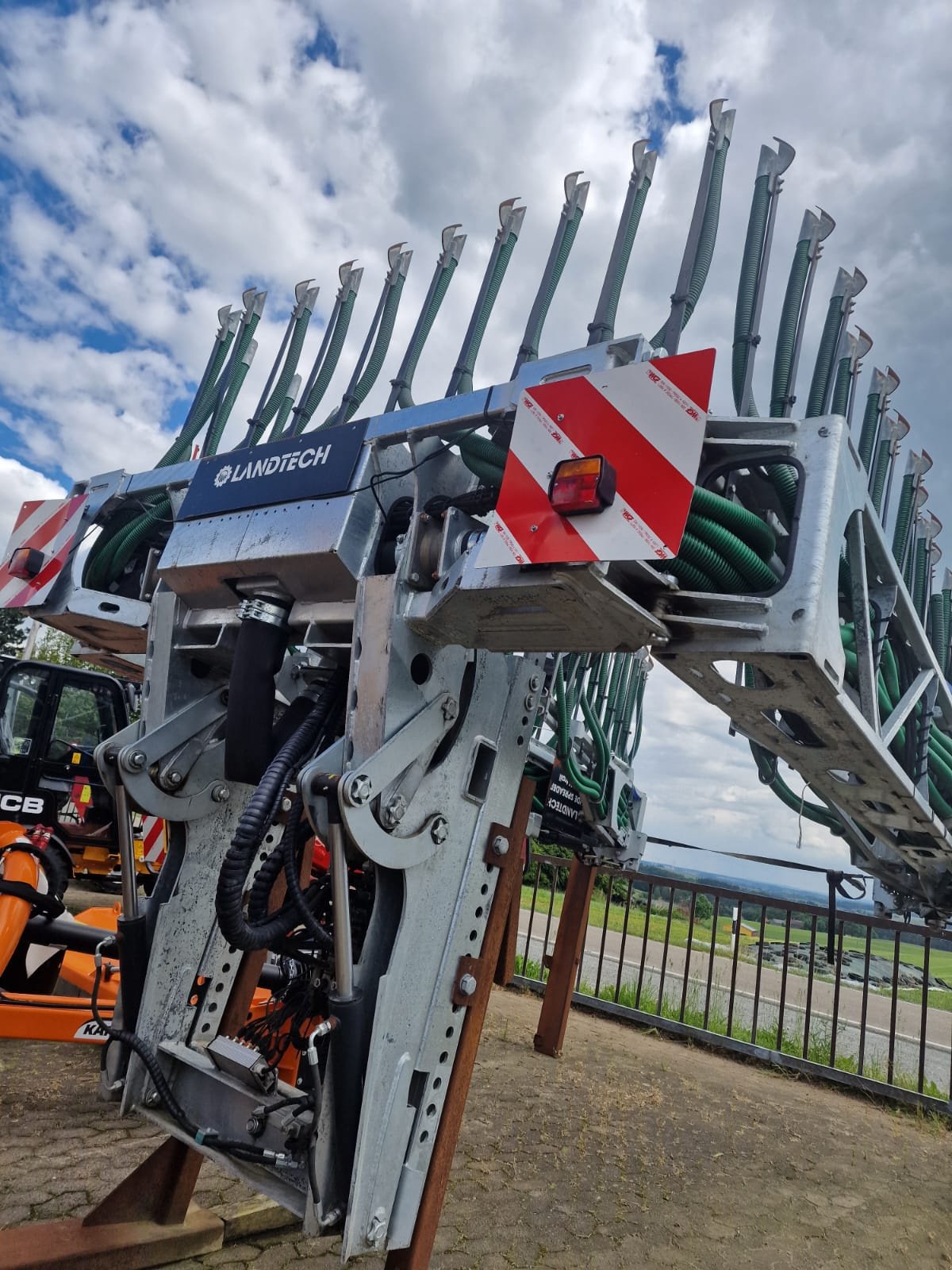 Gülleverteiltechnik des Typs Landtech Slide Spreader 15.0 V-tech, Neumaschine in Konradsreuth (Bild 1)