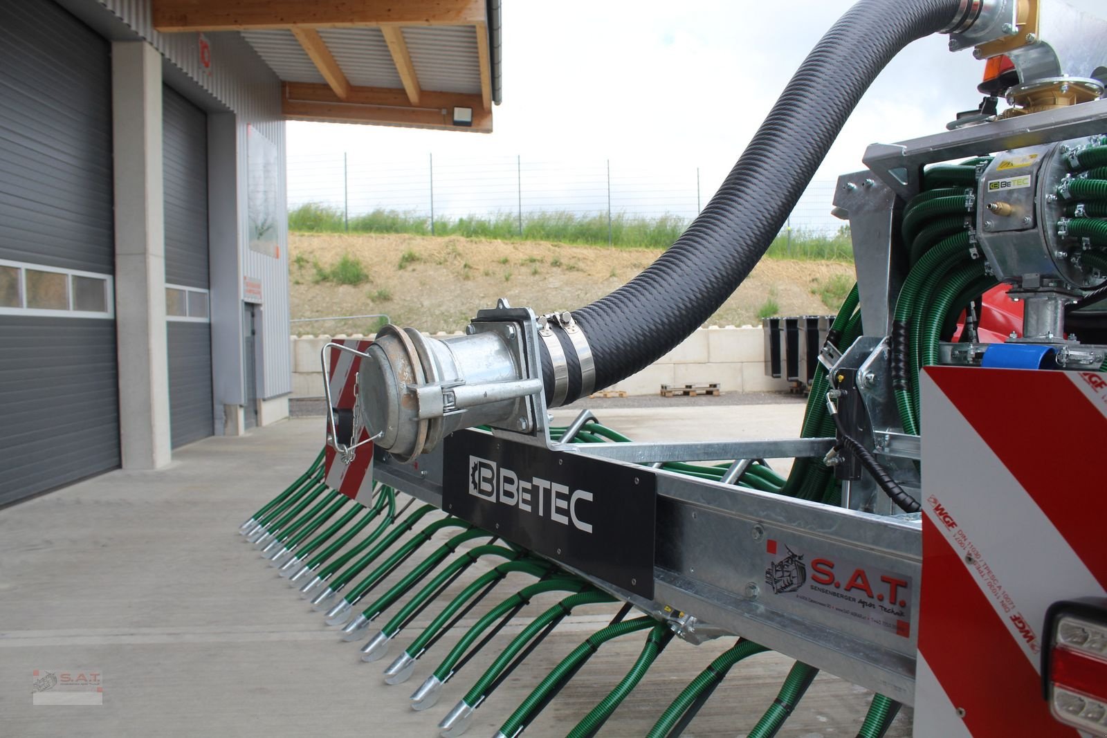 Gülleverteiltechnik van het type Sonstige 12 m Hilly Schleppschuhverteiler, Neumaschine in Eberschwang (Foto 18)