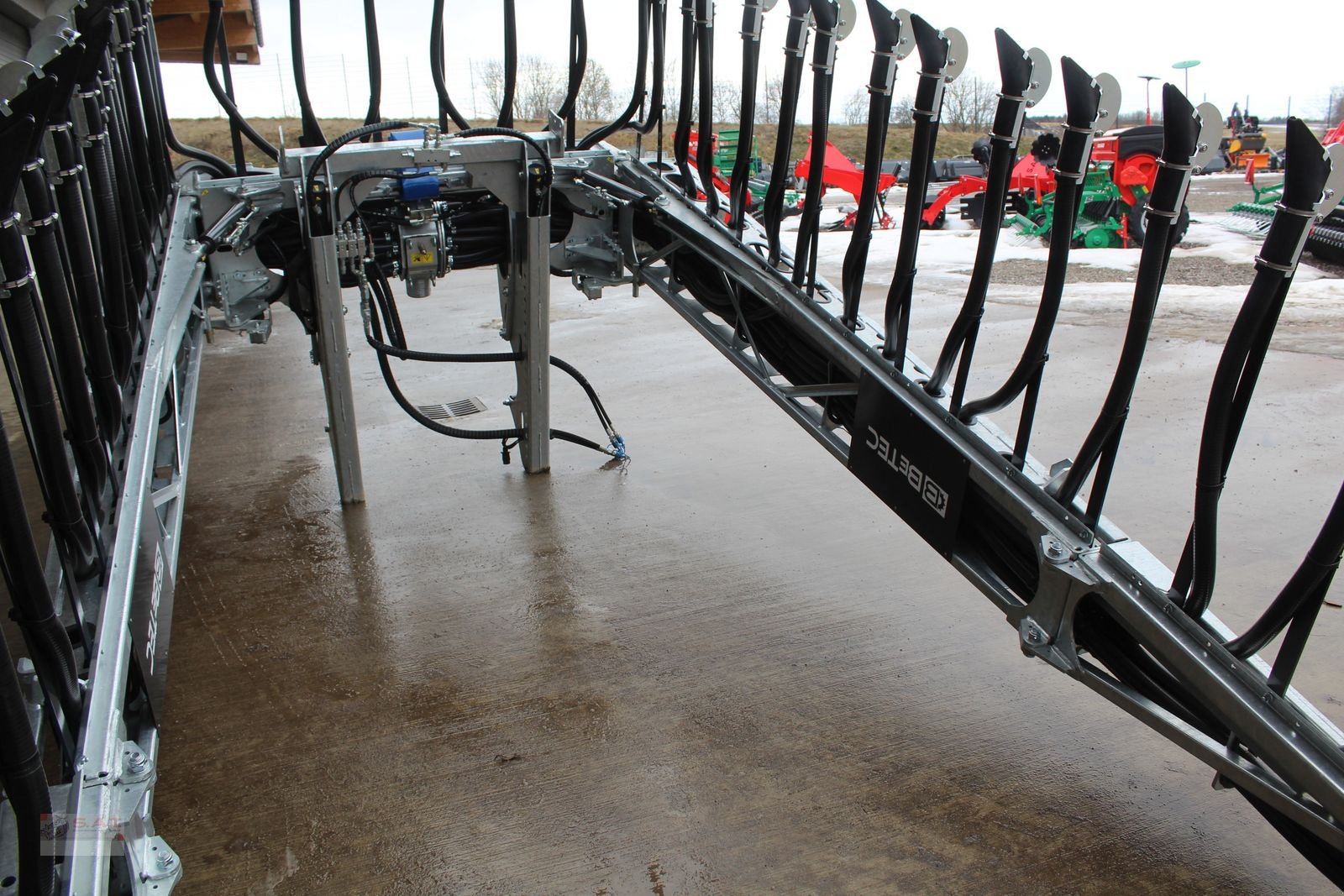 Gülleverteiltechnik of the type Sonstige 12 m-Schleppschuhverteiler M-Line, Neumaschine in Eberschwang (Picture 24)