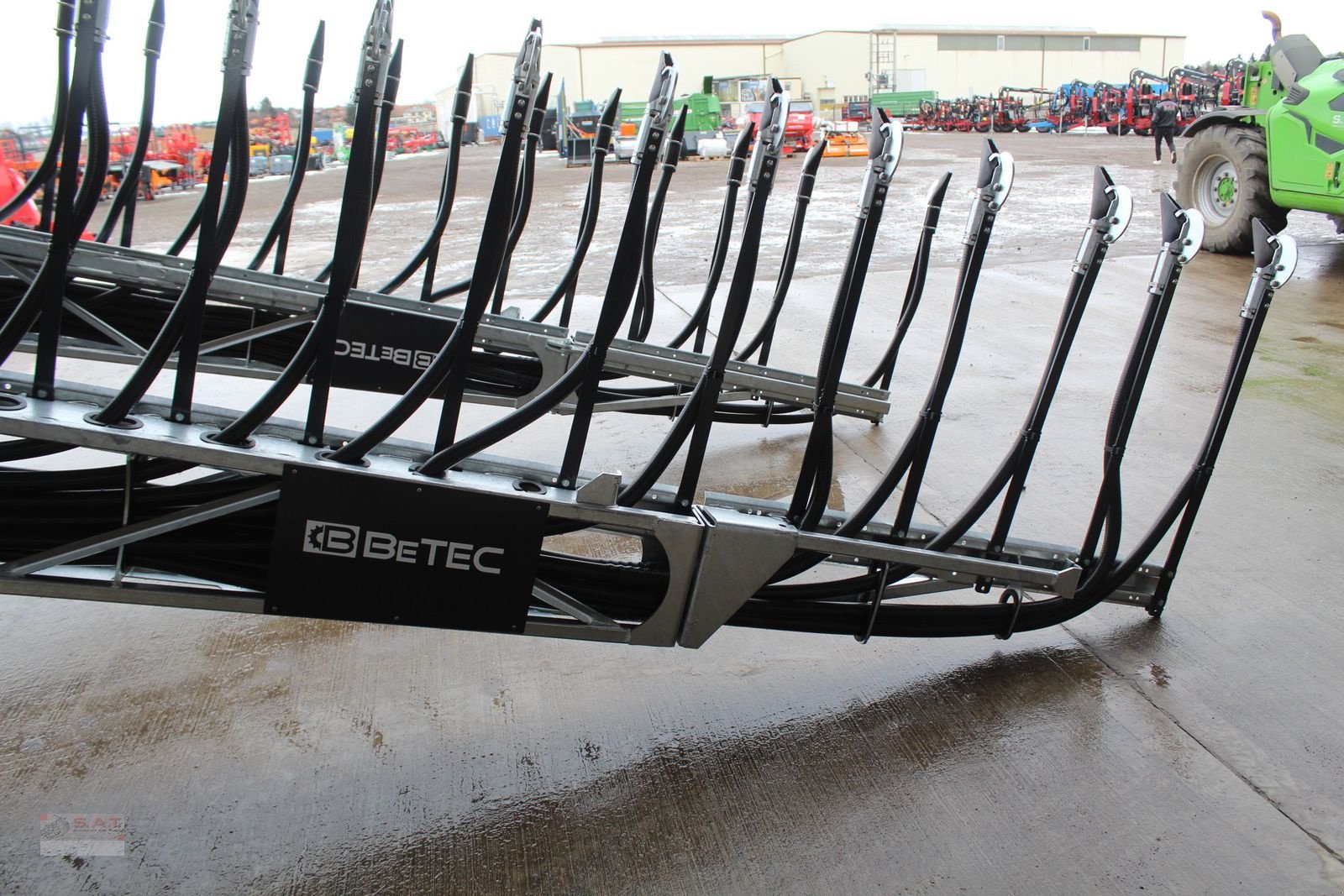 Gülleverteiltechnik of the type Sonstige 12 m-Schleppschuhverteiler M-Line, Neumaschine in Eberschwang (Picture 23)